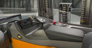 xe nâng chạy ngang bốn chiều