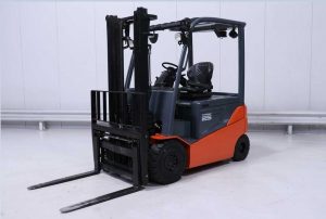 xe nâng điện toyota 2.5 tấn