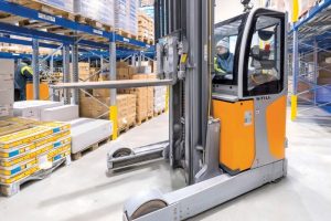 xe nâng tầm cao 2 tấn