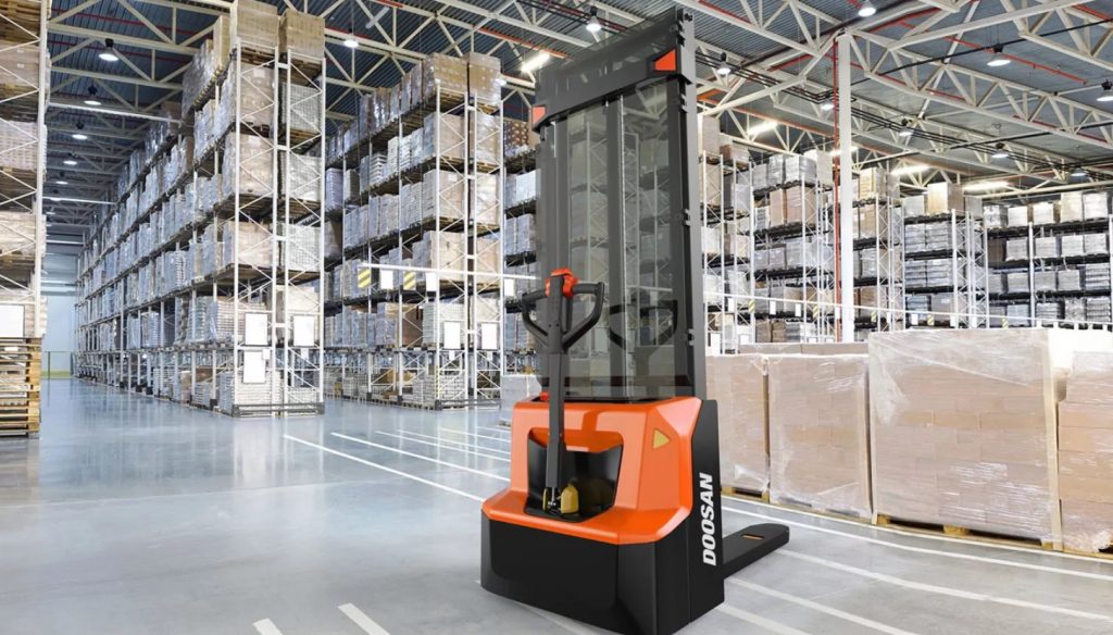 Xe nâng DOOSAN Stacker