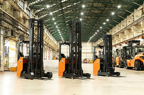 Xe nâng Reach Truck DOOSAN