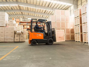 Cho thuê xe nâng điện DOOSAN 1.8 Tấn