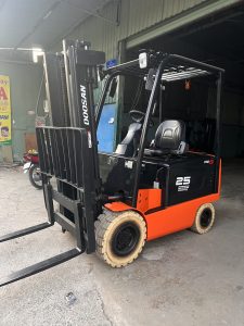Cho thuê xe nâng điện 2.5 tấn Pin Lithium DOOSAN