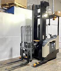 Thuê xe nâng điện CROWN