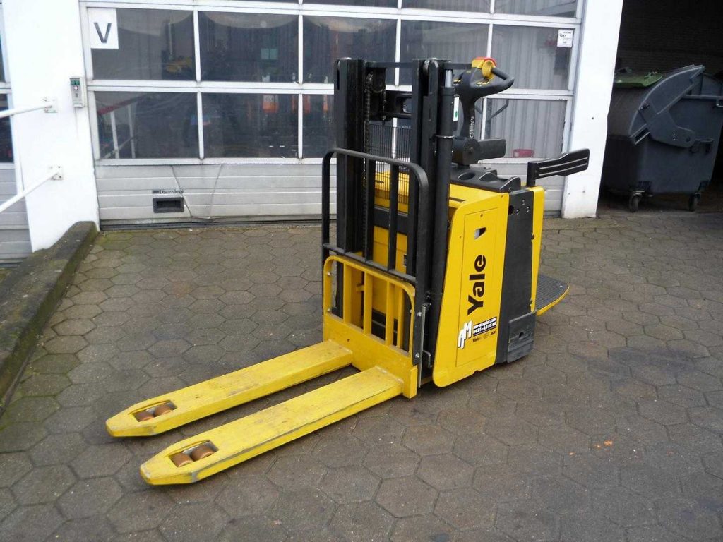 Cho thuê xe nâng điện 2.5 tấn Pin Lithium Yale