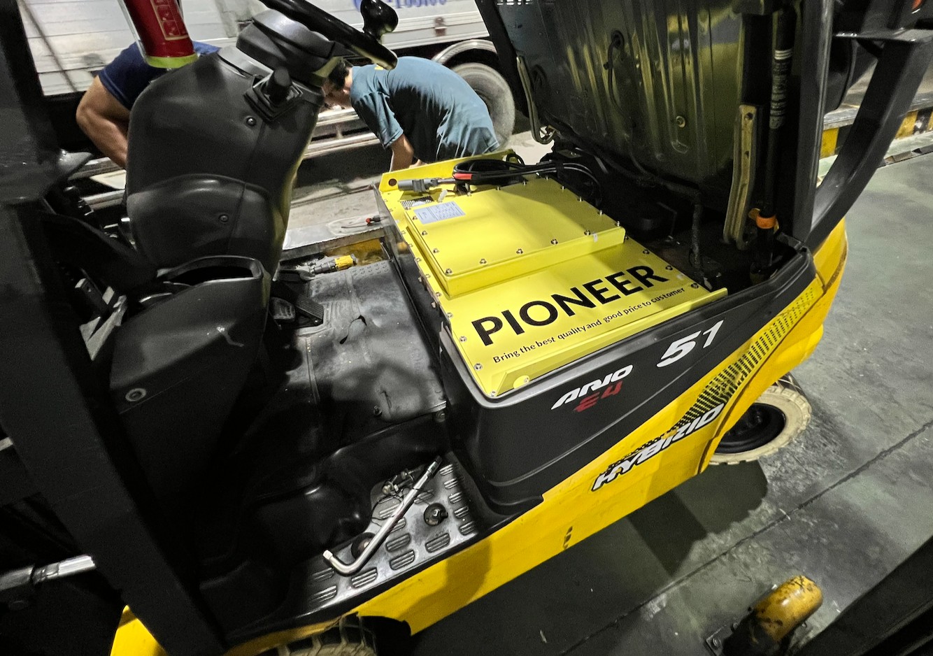 pin lithium xe nâng kho lạnh cho nhà máy