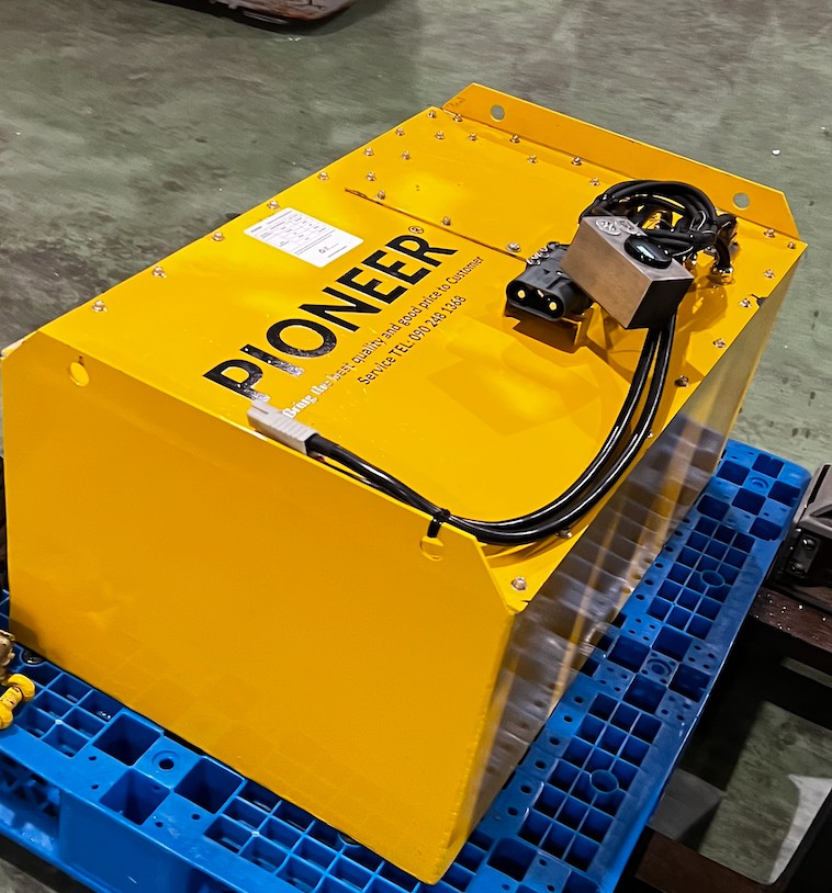 pin lithium xe nâng kho lạnh xuất nhập khẩu